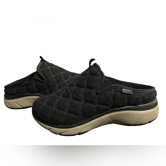 Bionica Shoes - Bionica Women's Akina Cozy Lined Clogs - Wool Blend